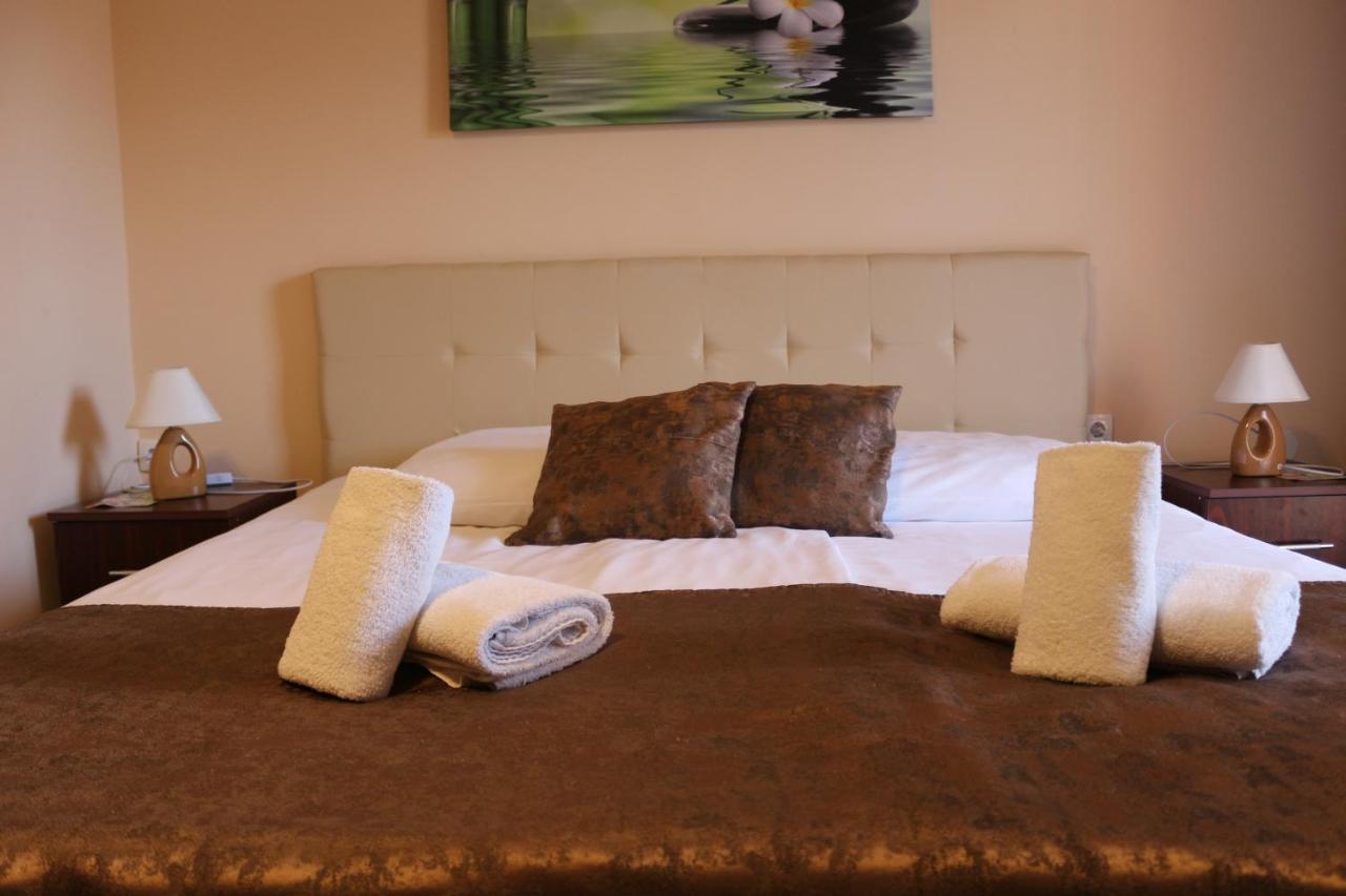 Garden House Bed & Breakfast Apatin Ngoại thất bức ảnh